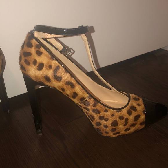 Leopard Nine West T-strap heel! - Picture 2 of 3